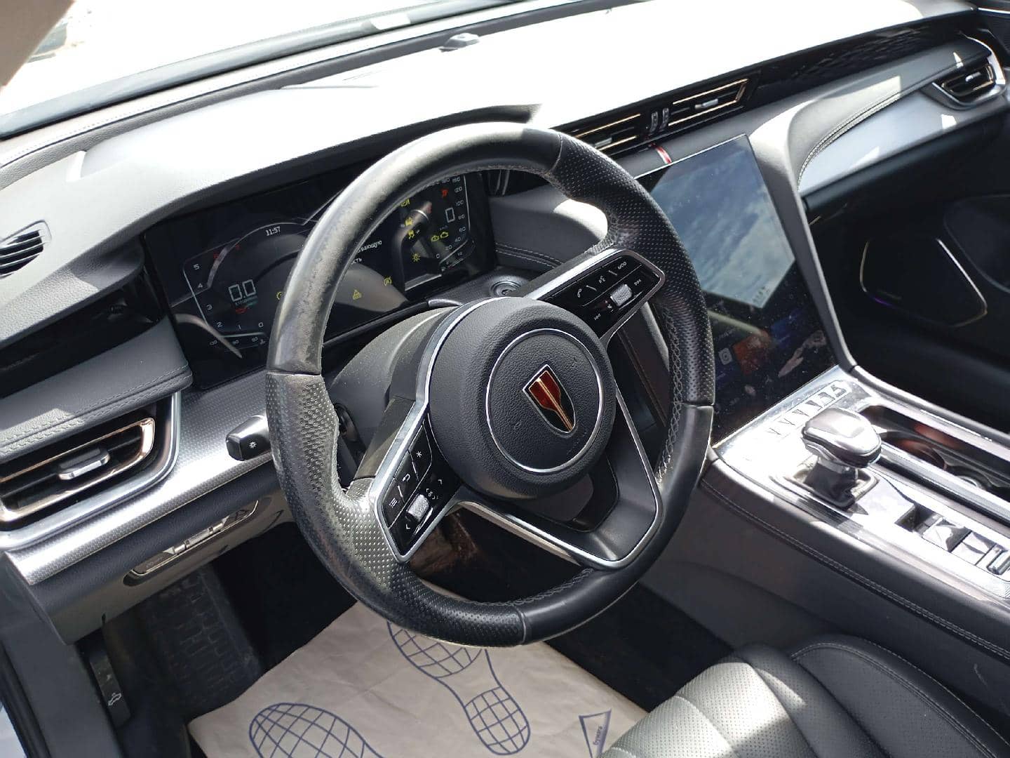Hongqi H5,  176 062 км, 2023 года в лизинг