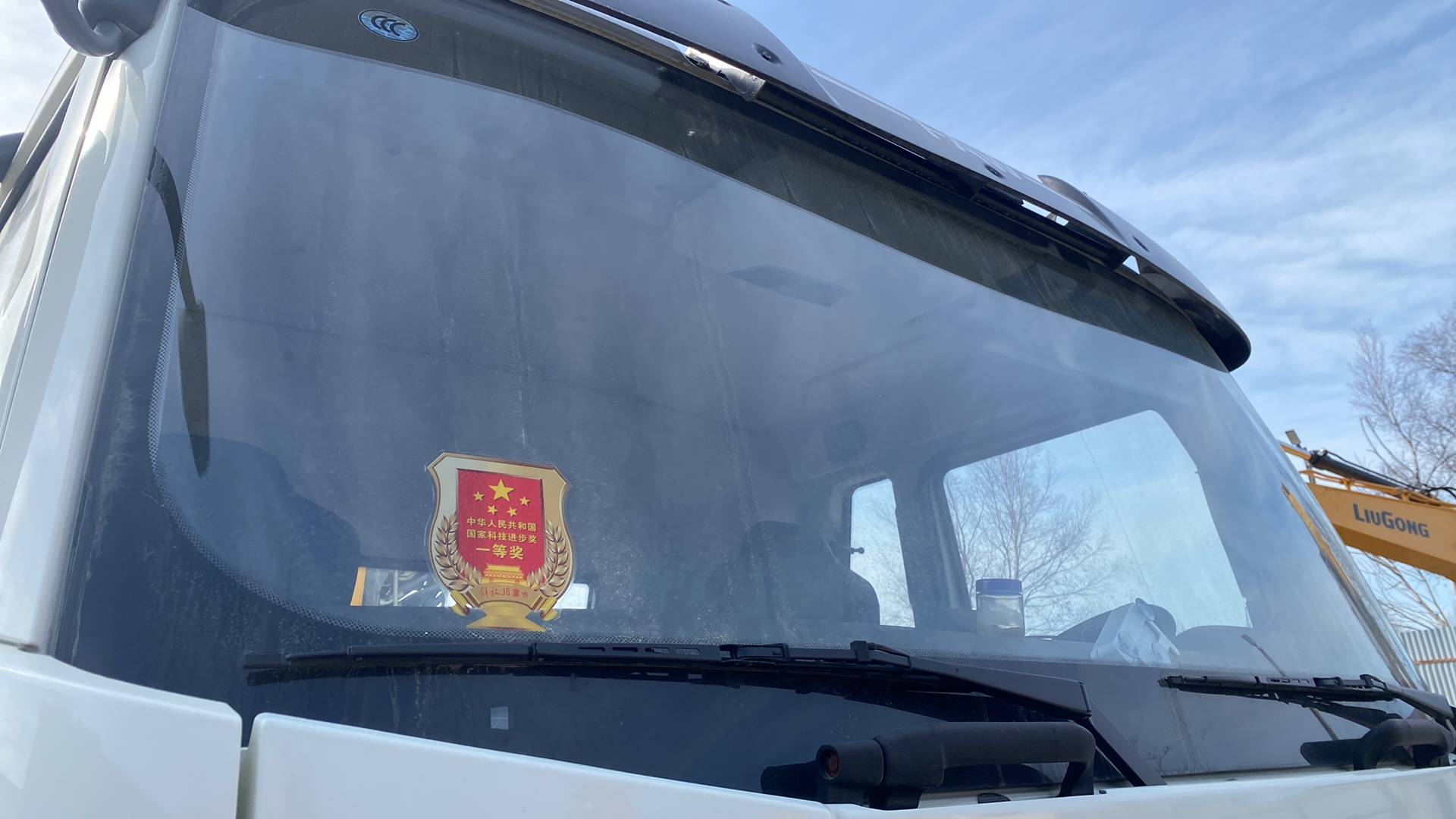 FAW CA3250P66K2T1E5  6х4,  200 000 км, 2023 года в лизинг