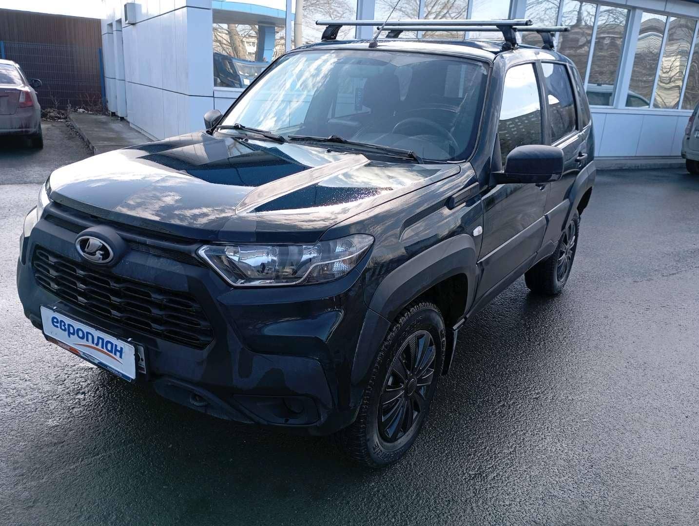 Lada Niva Travel