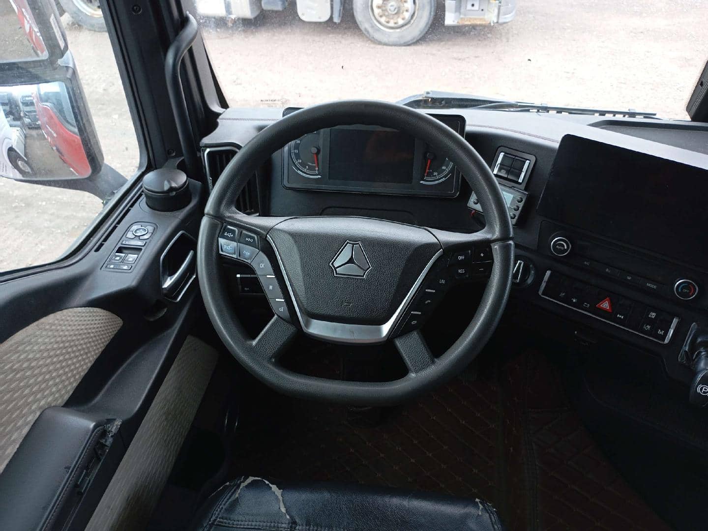 Sitrak C7H 4x2 ZZ4186V361HE,  348 905 км, 2023 года в лизинг