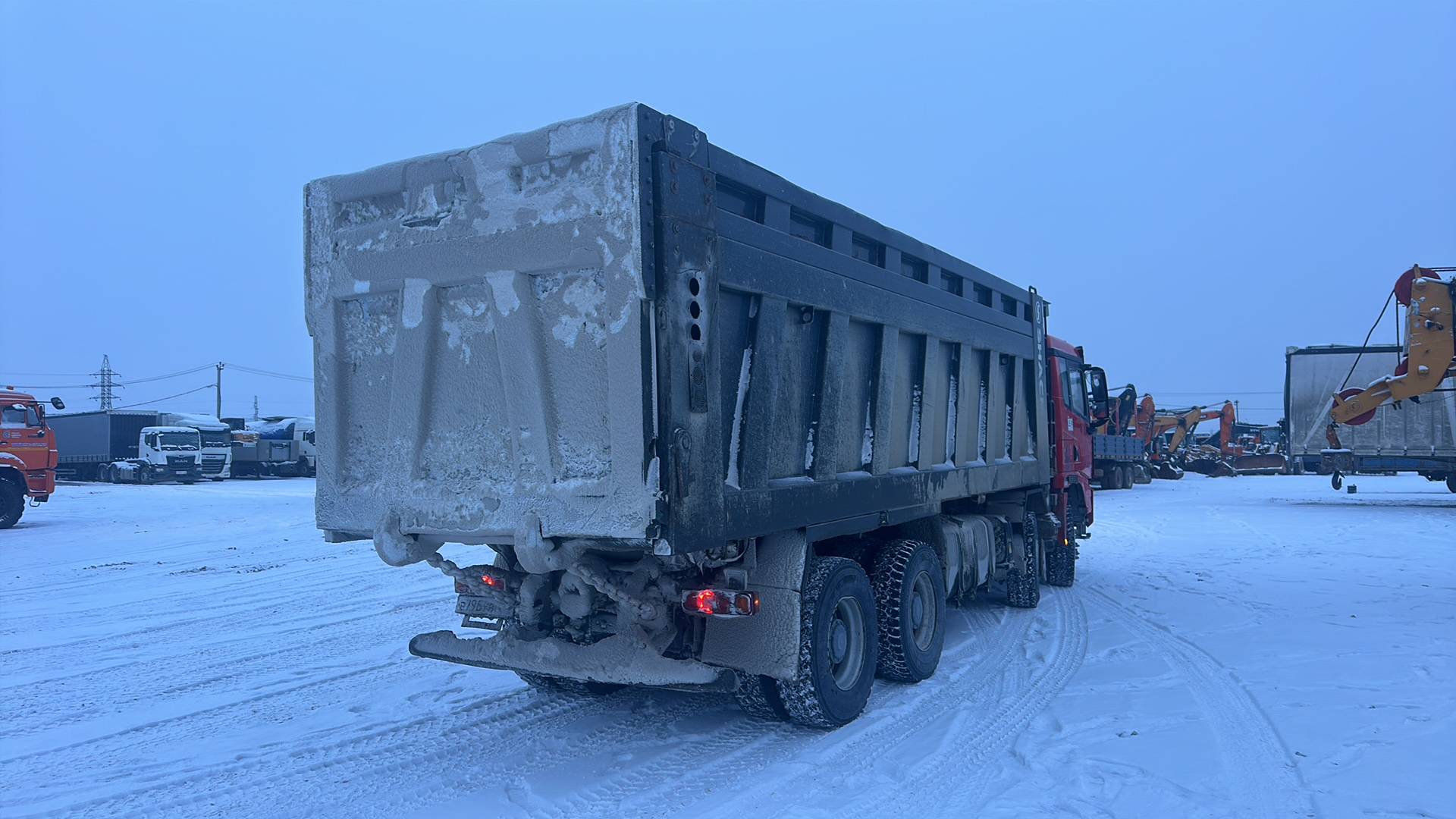 Shacman SX331863366,  123 517 км, 2024 года в лизинг