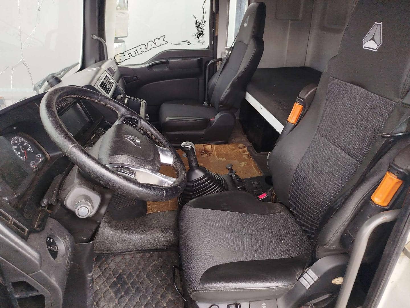 Sitrak С7Н 6×4 ZZ4256V364HE,  409 598 км, 2022 года в лизинг