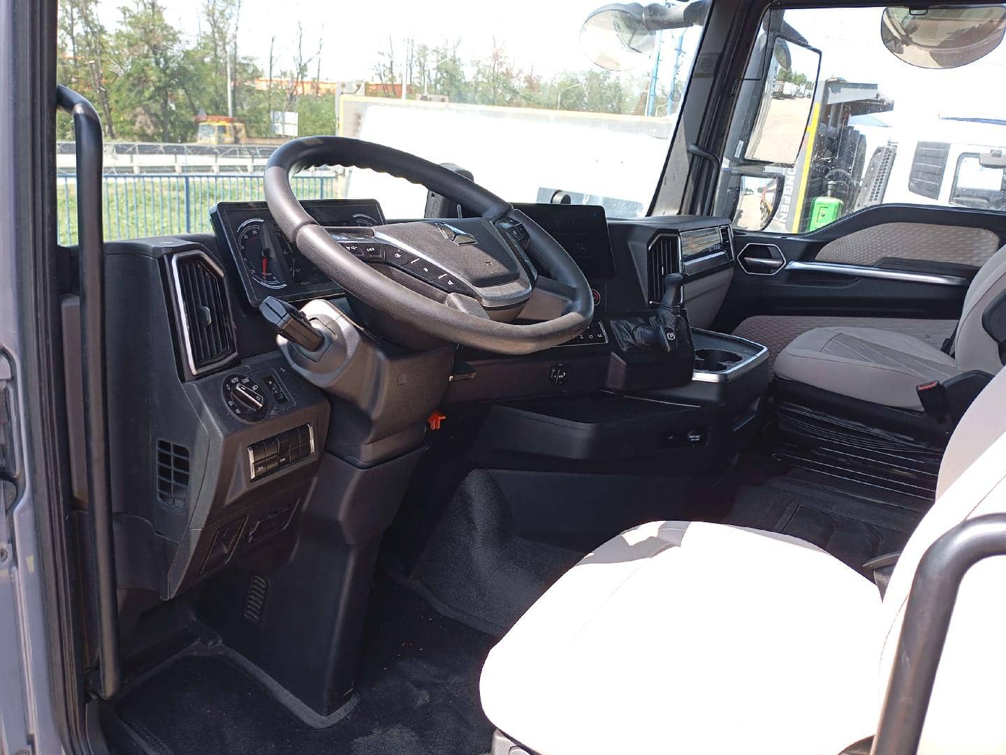 Sitrak С7Н MAX 6×4 ZZ4256V364HE,  119 249 км, 2023 года в лизинг
