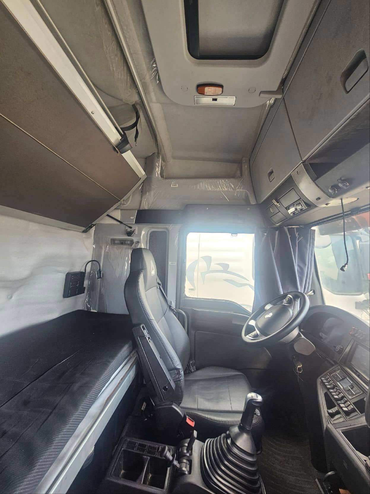 Sitrak С7Н 6×4 ZZ4256V364HE,  101 863 км, 2024 года в лизинг