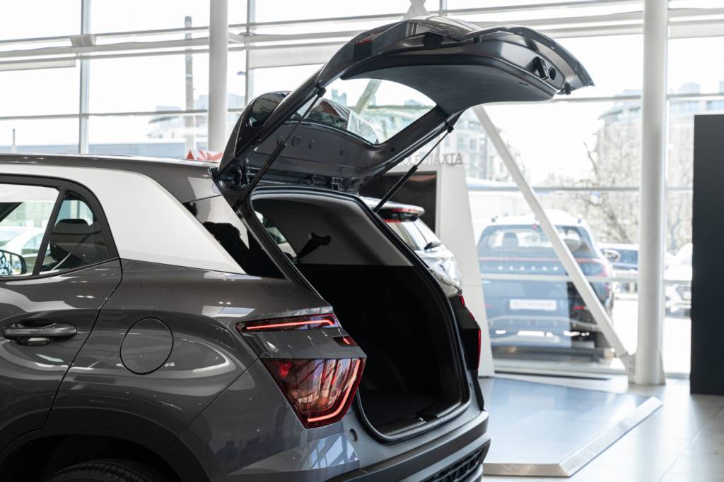 Solaris HC Prime 1.6 6AT 2WD