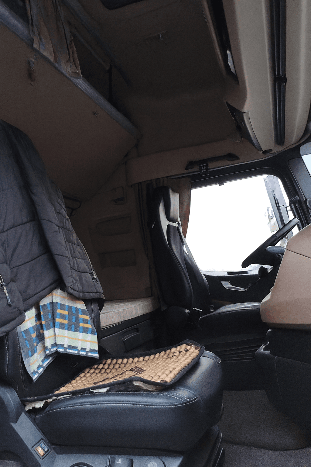 Shacman SX4188YY381,  149 735 км, 2024 года в лизинг