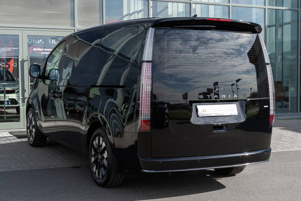 Hyundai Staria Luxe 2.2 CRDi 8AT 4WD