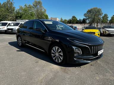 Hongqi E-QM5