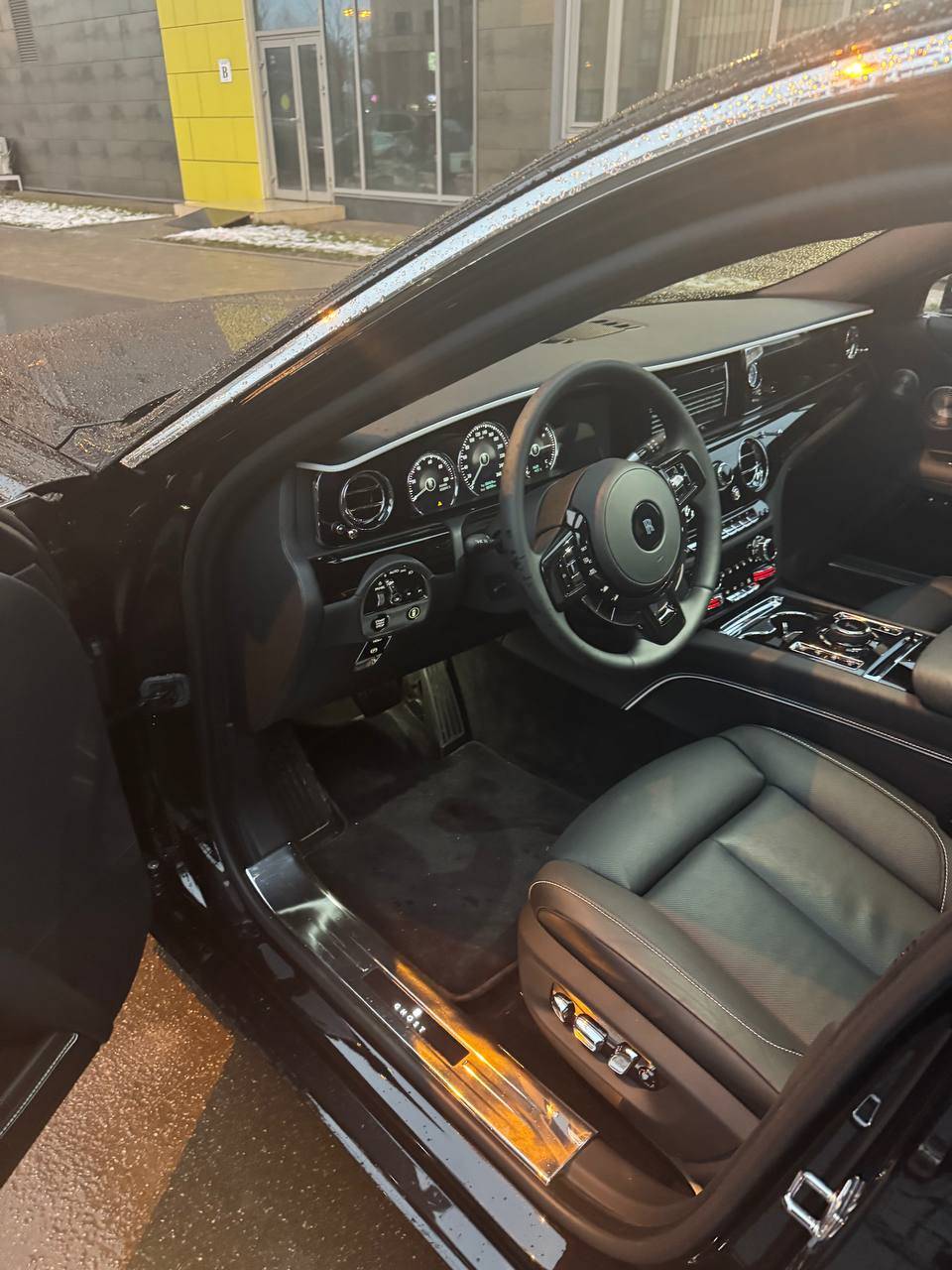Rolls-Royce Ghost,  8 150 км, 2021 года в лизинг
