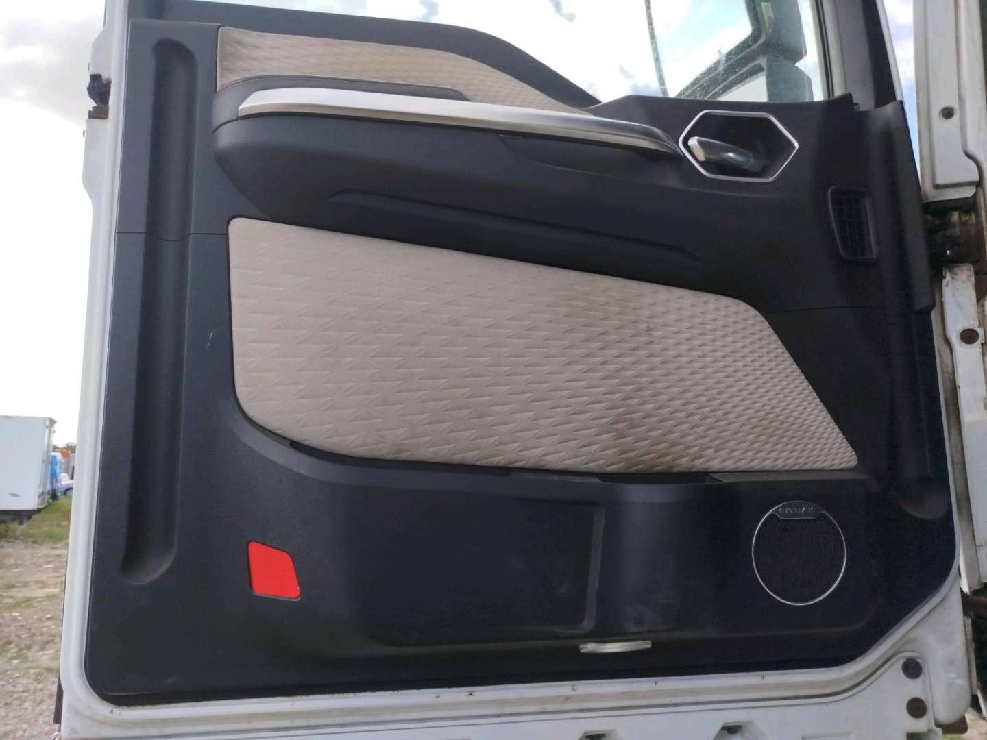 Sitrak C7H MAX ZZ4186V391HE,  700 000 км, 2023 года в лизинг