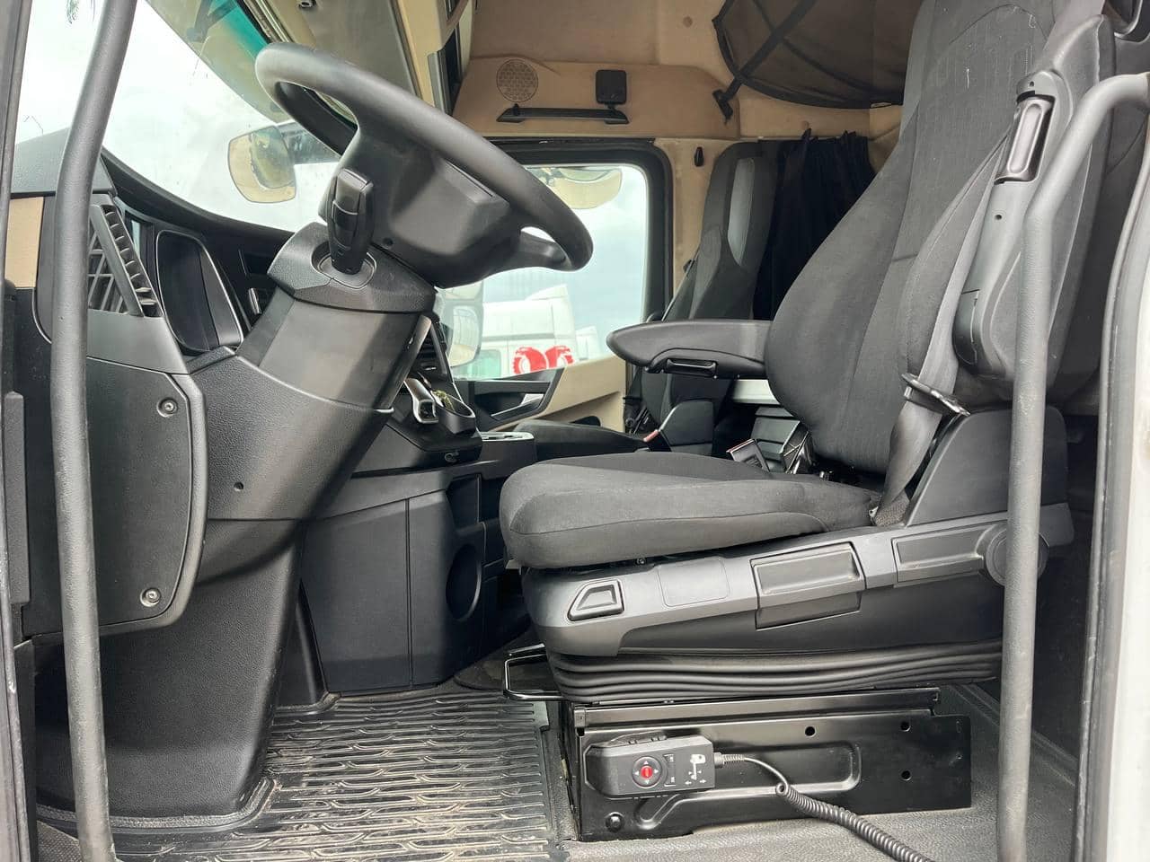 Mercedes-Benz Actros 5 1845 LS 4x2 (BigSpace),  750 000 км, 2021 года в лизинг
