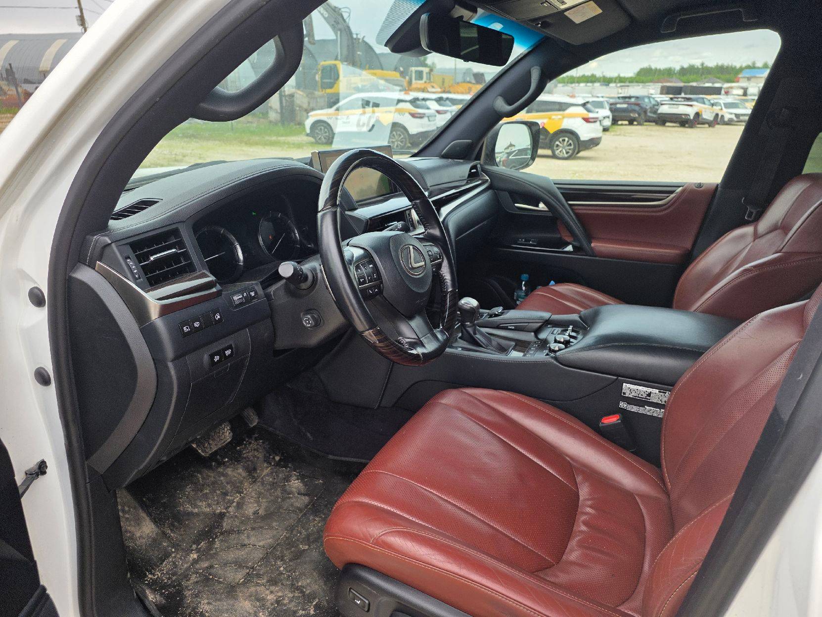 Lexus LX 450d,  366 376 км, 2018 года в лизинг