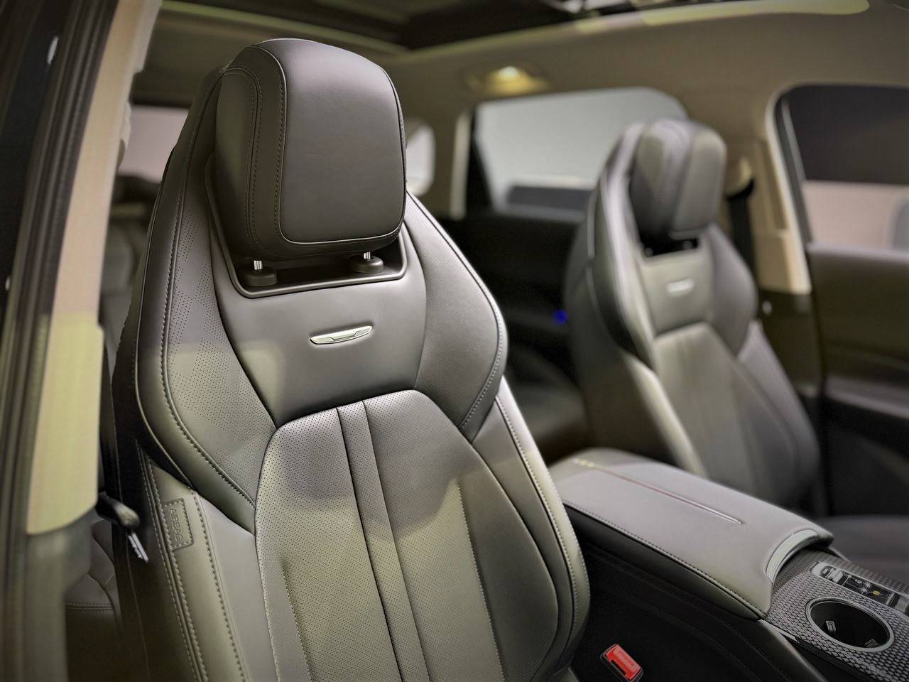 Hongqi HS3 Делюкс 2.0Т полный привод (Deluxe)