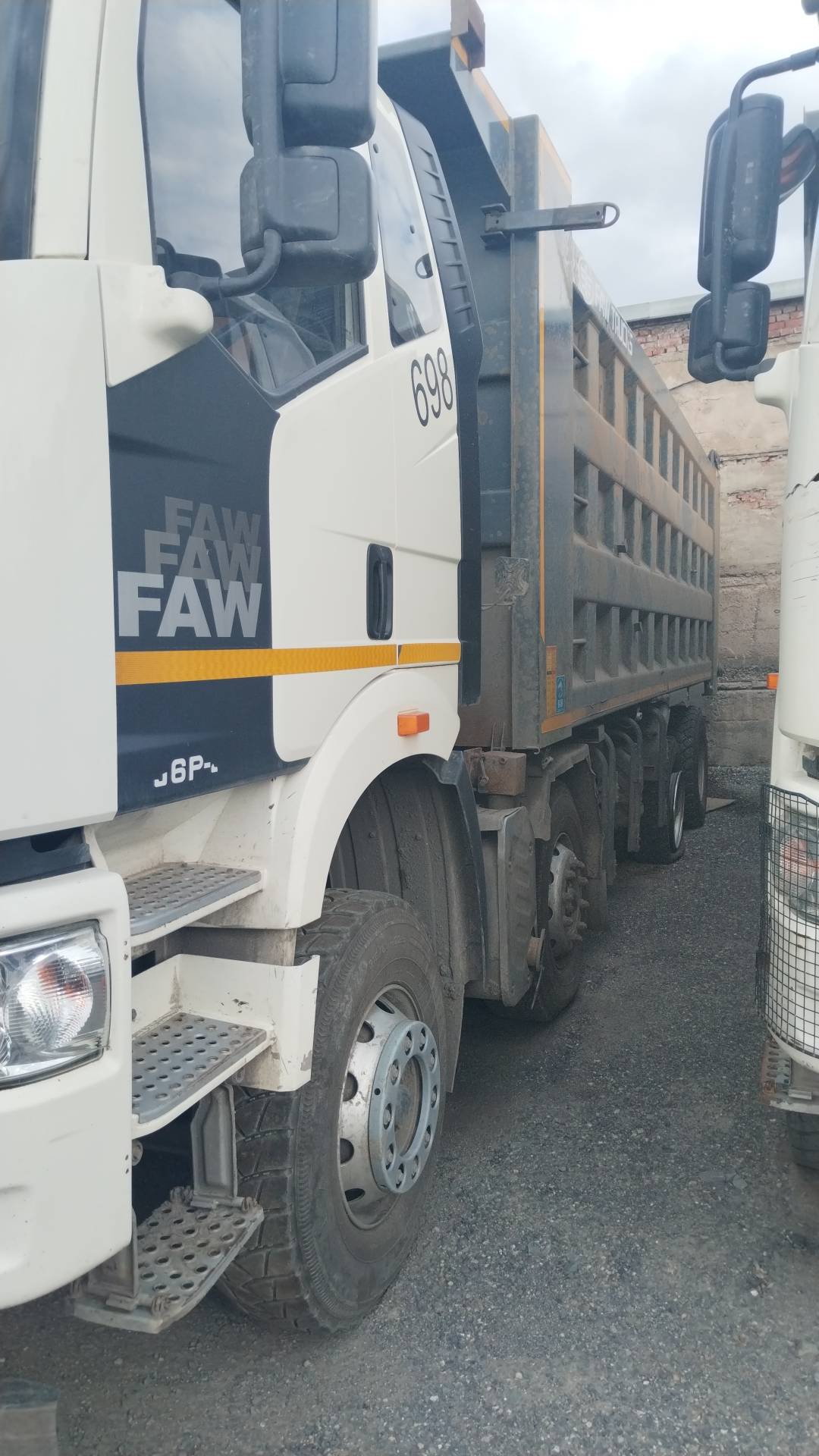 FAW CA3310P66K24T4E5 8х4,  137 976 км, 2023 года в лизинг