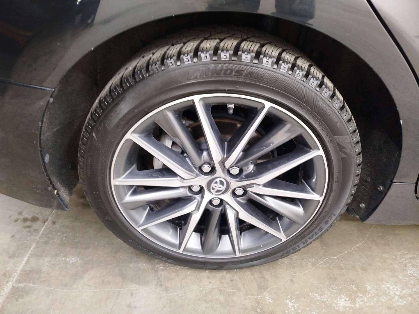 Toyota Camry,  116 756 км, 2023 года в лизинг