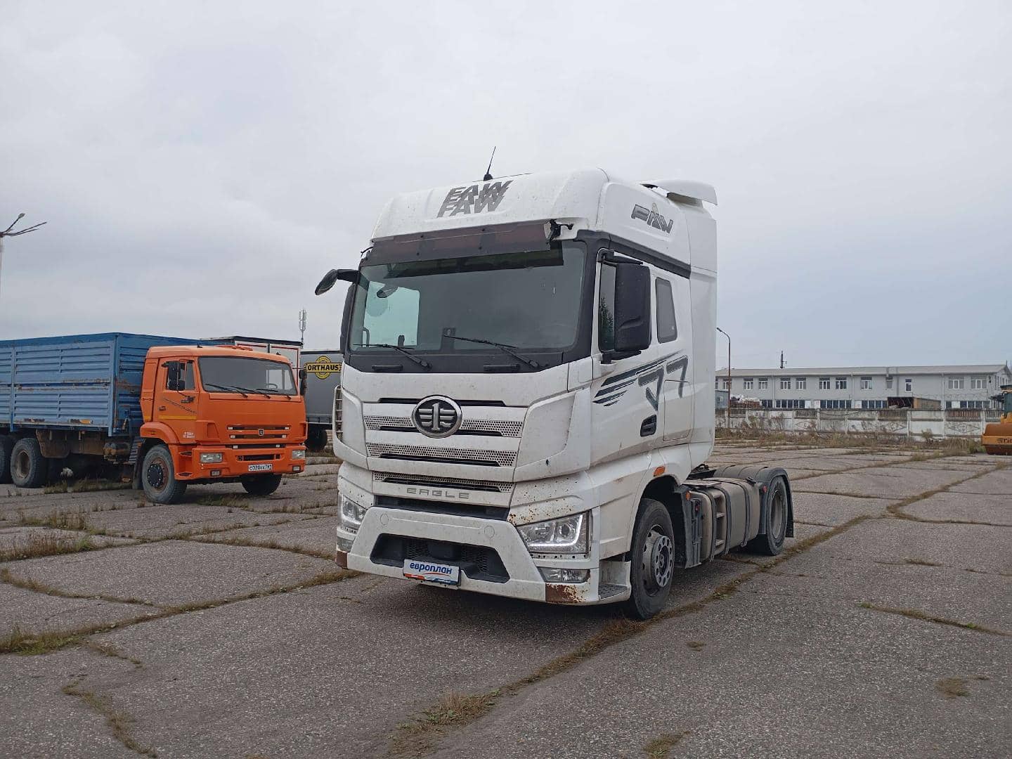 FAW CA4180P77K25E5 4x2,  488 174 км, 2023 года в лизинг