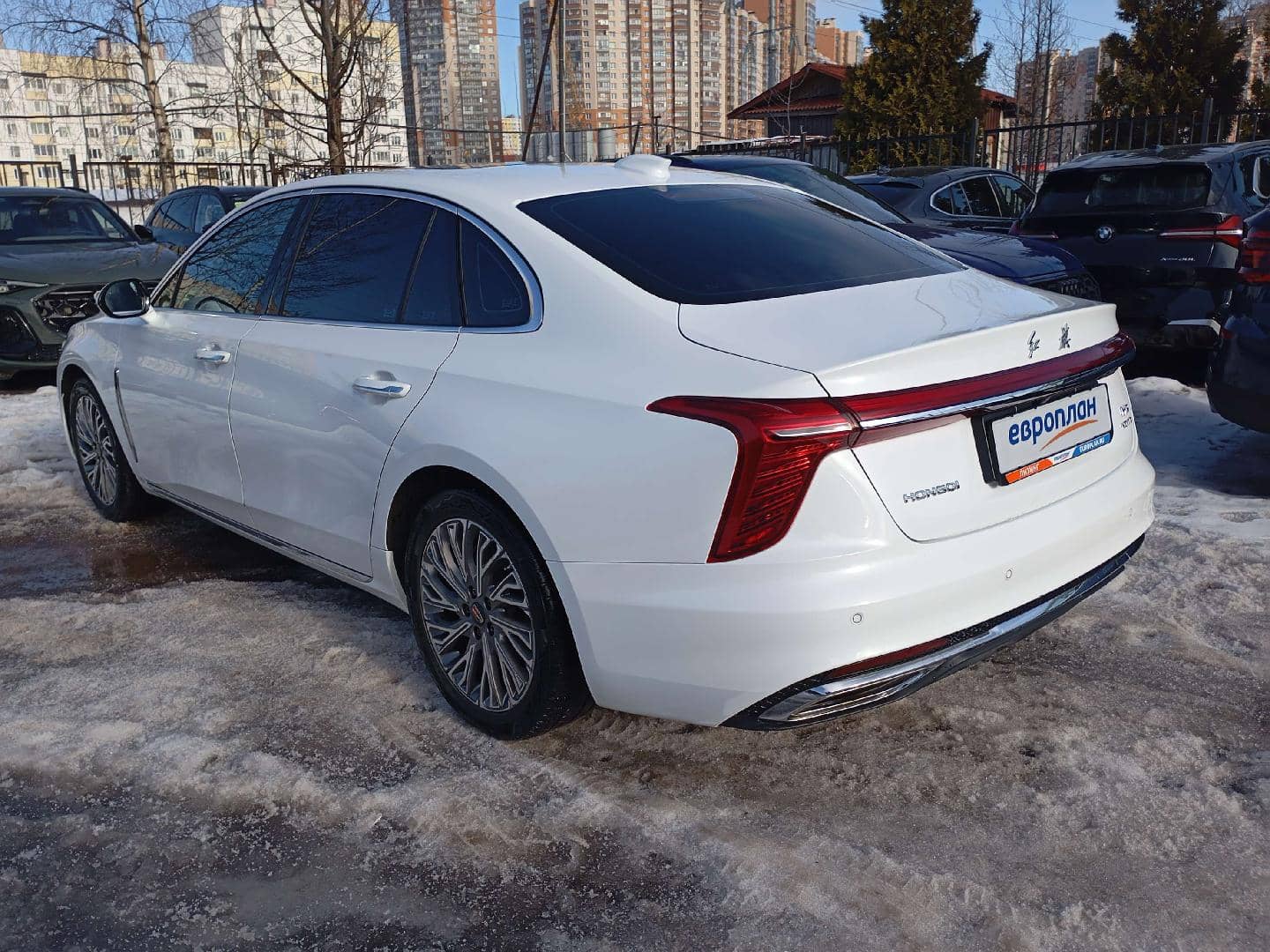 Hongqi H5,  162 370 км, 2023 года в лизинг