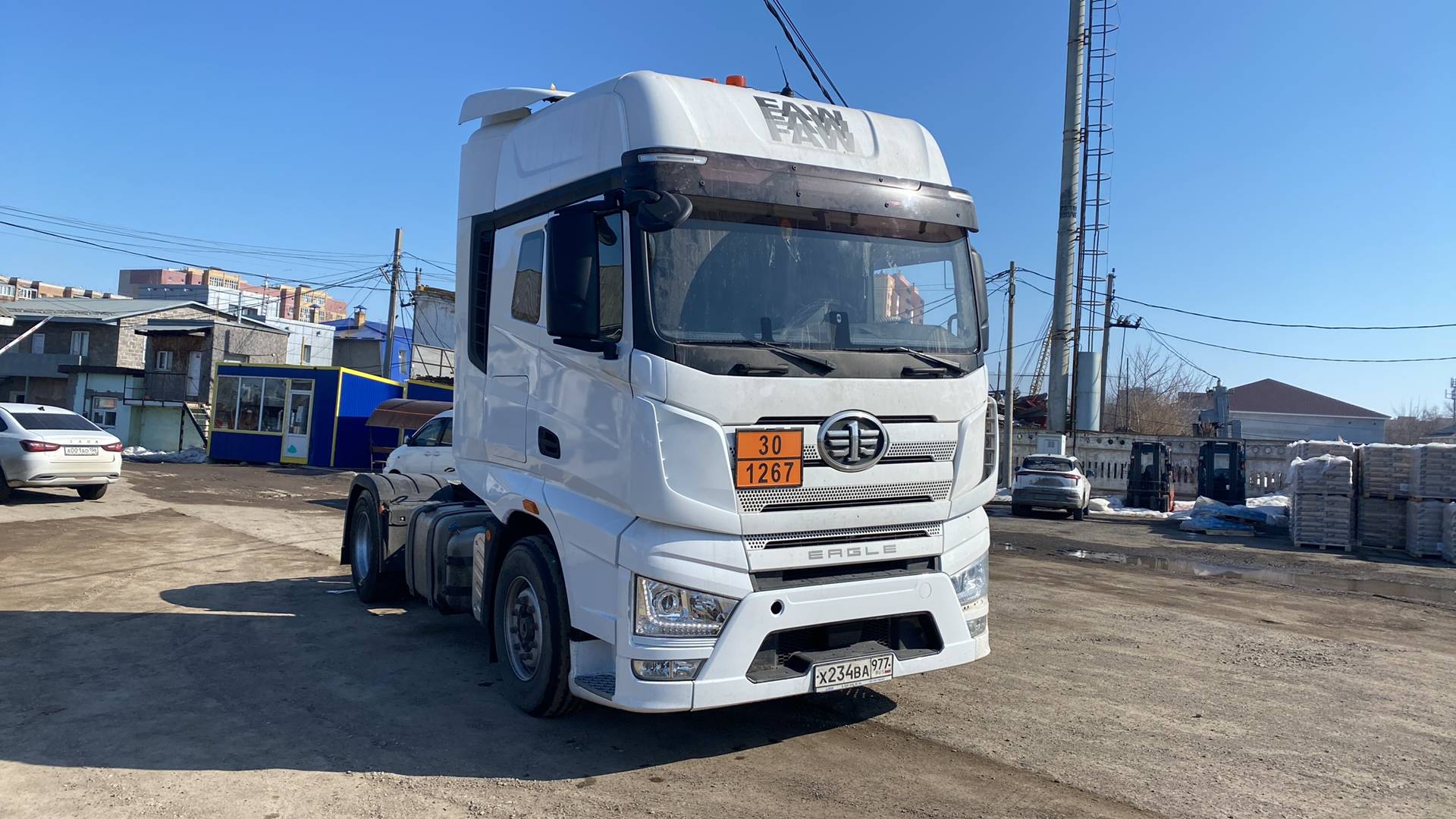 FAW CA4180P77K25E5 4x2,  264 176 км, 2023 года в лизинг