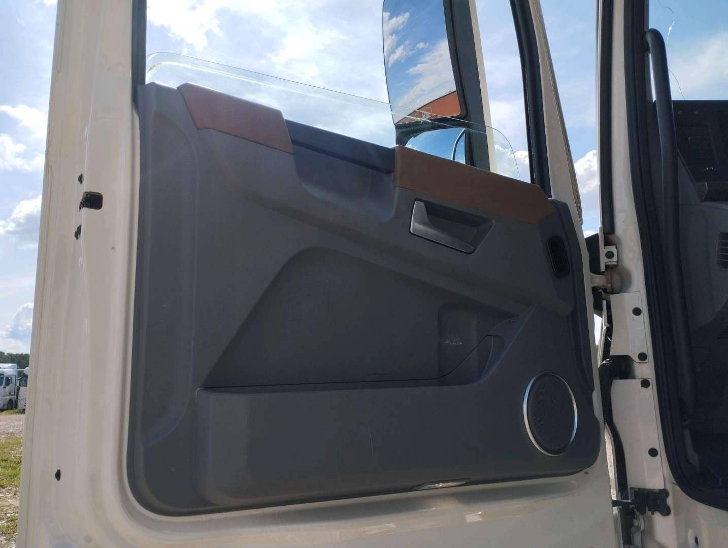 DongFeng GX DFH4180 4x2,  663 095 км, 2024 года в лизинг