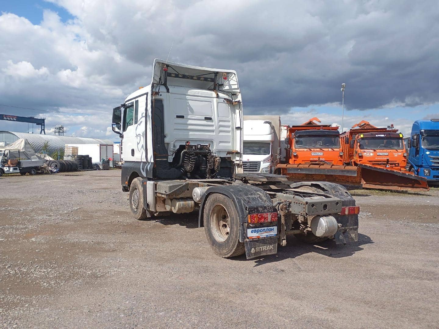 Sitrak C7H 4x2 ZZ4186V361HE,  439 840 км, 2023 года в лизинг