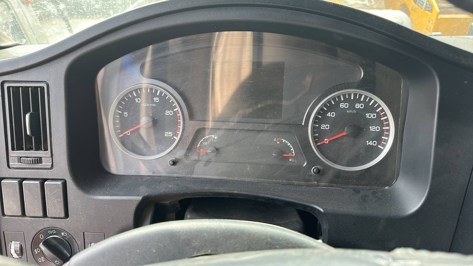Shacman SX42584V324,  271 000 км, 2022 года в лизинг