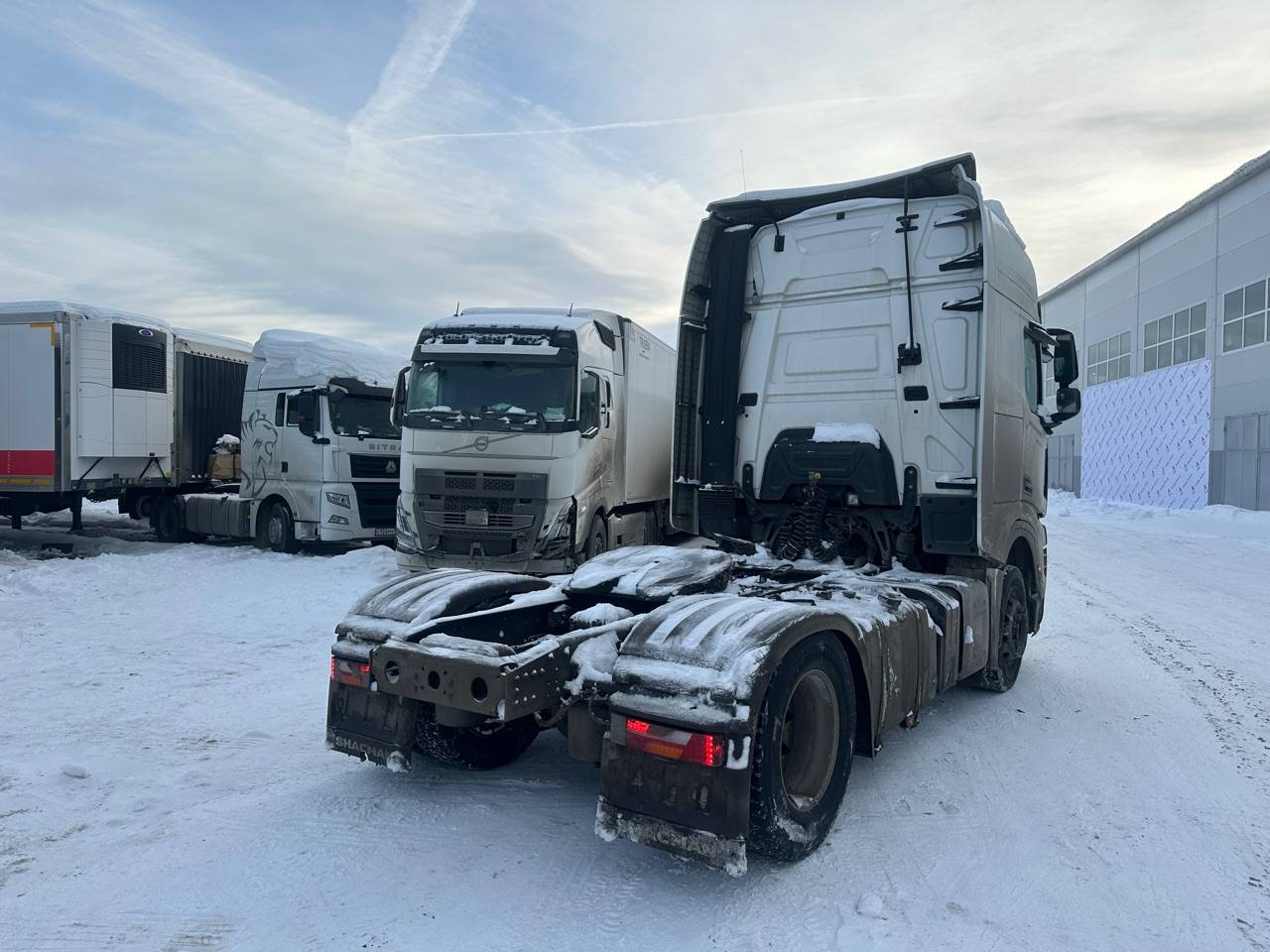 Shacman SX4188YY381,  215 706 км, 2023 года в лизинг