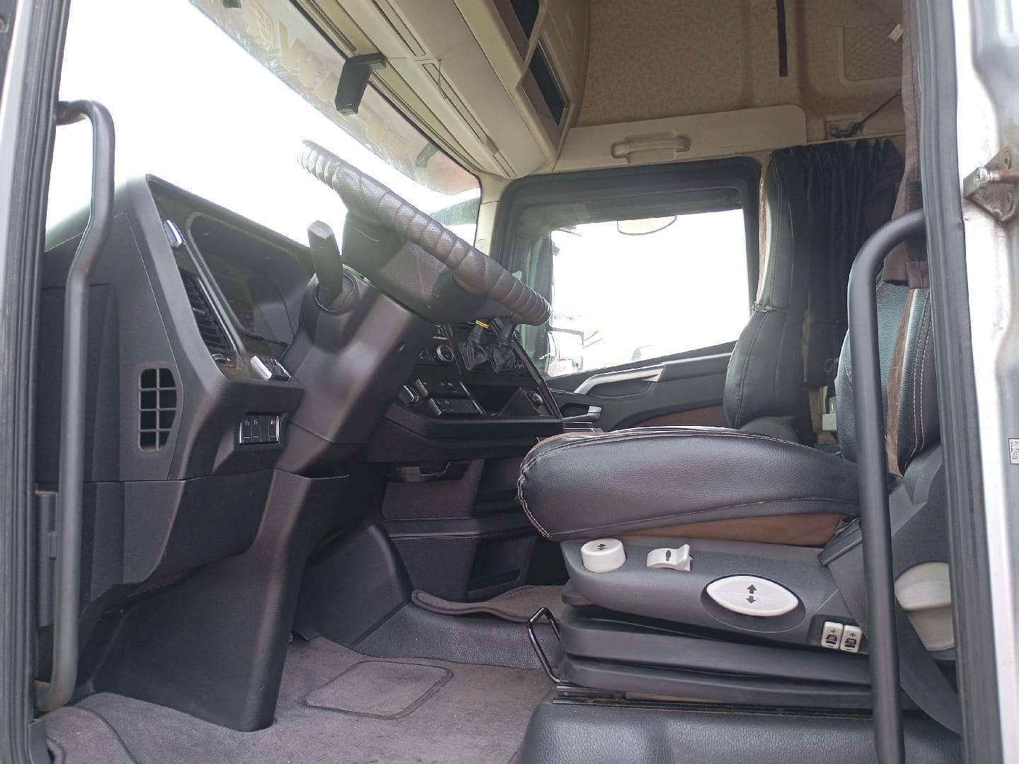 FAW CA4180P77K25E5 4x2,  368 980 км, 2023 года в лизинг