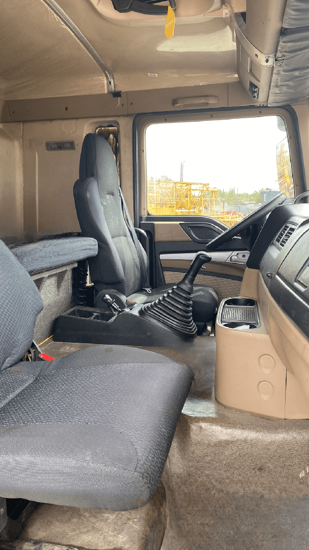 HOWO ZZ3317V386GE1 8х4,  224 266 км, 2022 года в лизинг