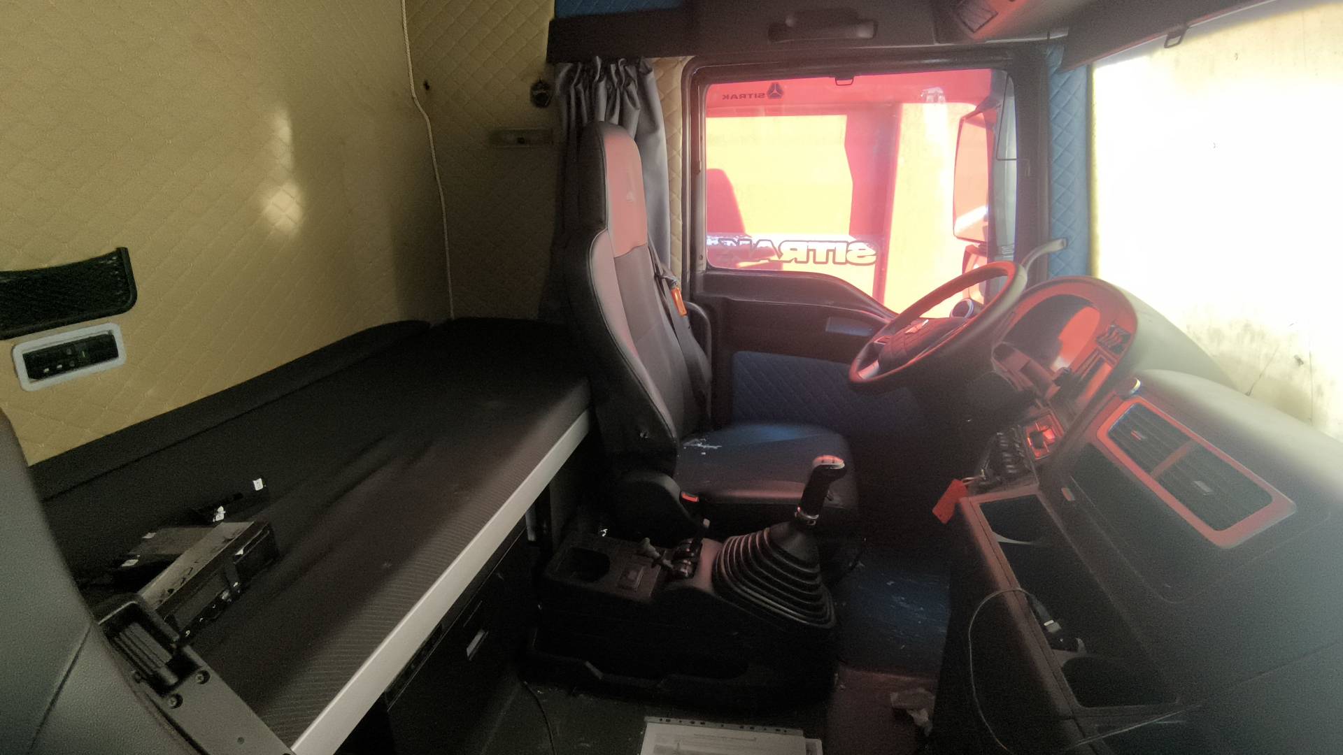 Sitrak С7Н 6×4 ZZ4256V364HE,  244 482 км, 2023 года в лизинг