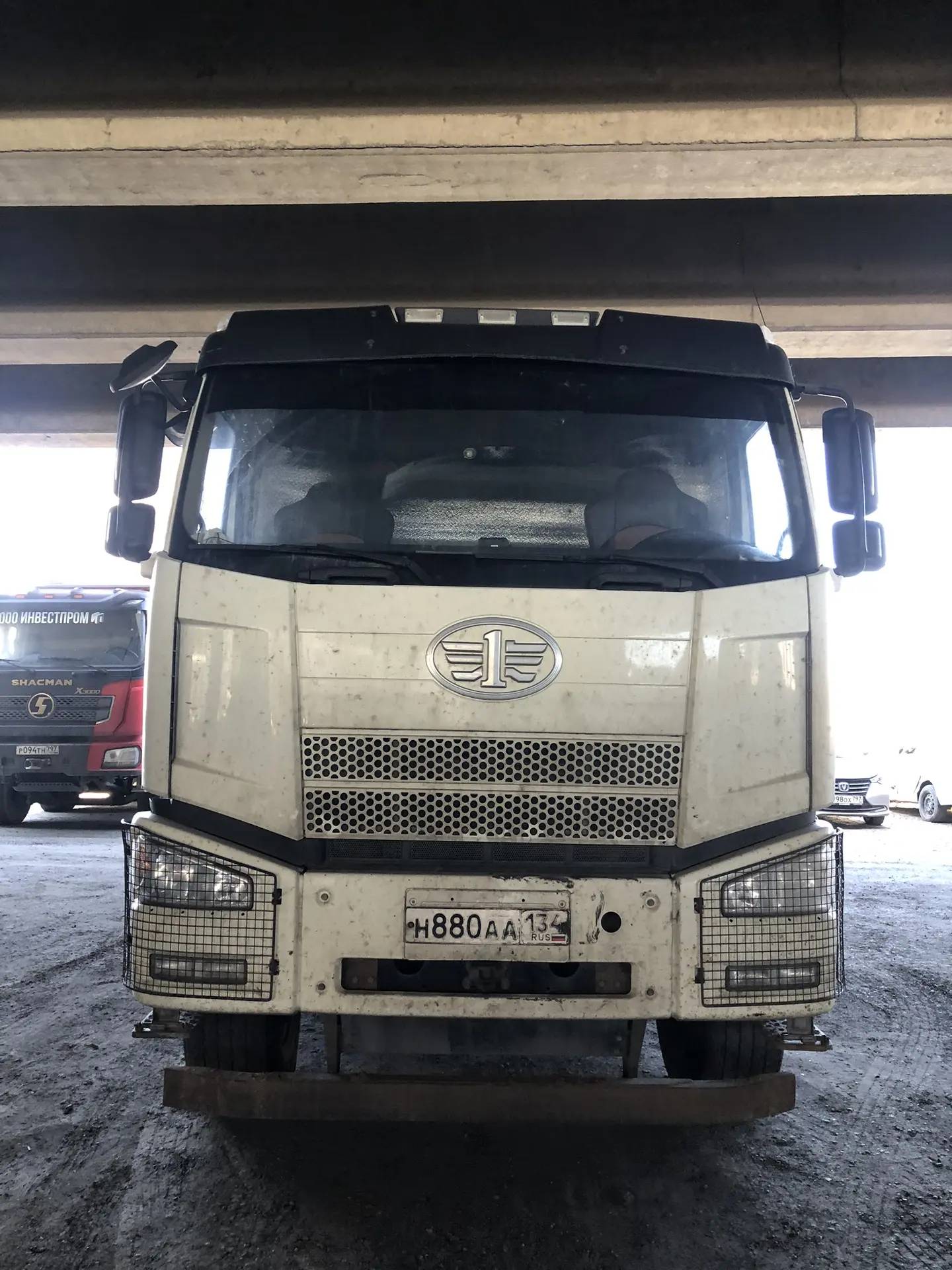 FAW CA3310P66K24T4E5 8х4,  281 137 км, 2023 года в лизинг