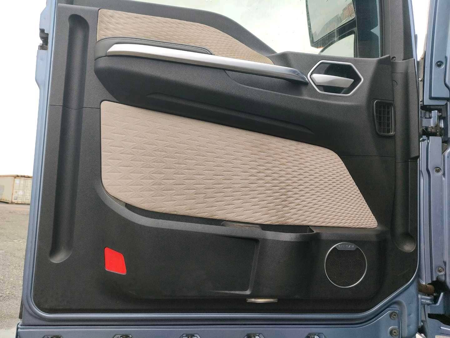 Sitrak С7Н MAX 6×4 ZZ4256V364HE,  242 592 км, 2023 года в лизинг