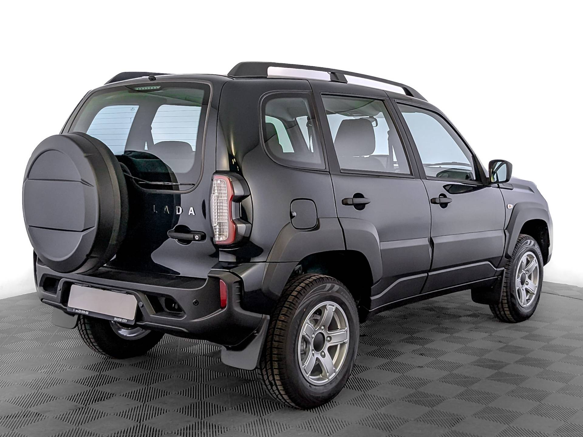 Lada Niva Travel Comfort 24 MMS 1.7 80hp 5MT