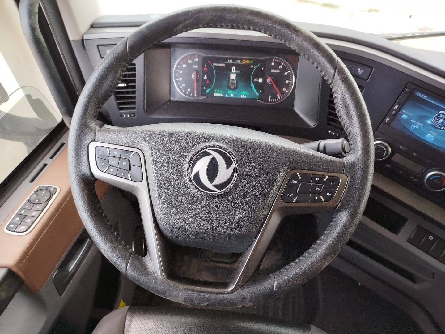 DongFeng GX DFH4180 4x2,  593 393 км, 2024 года в лизинг