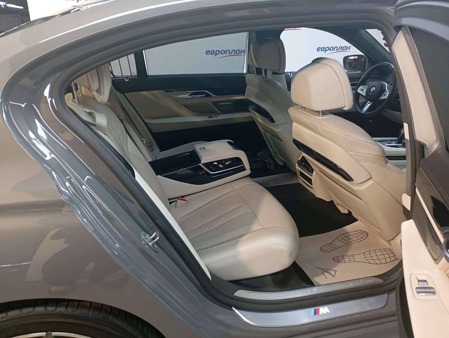 BMW 7 серия Long,  68 074 км, 2022 года в лизинг