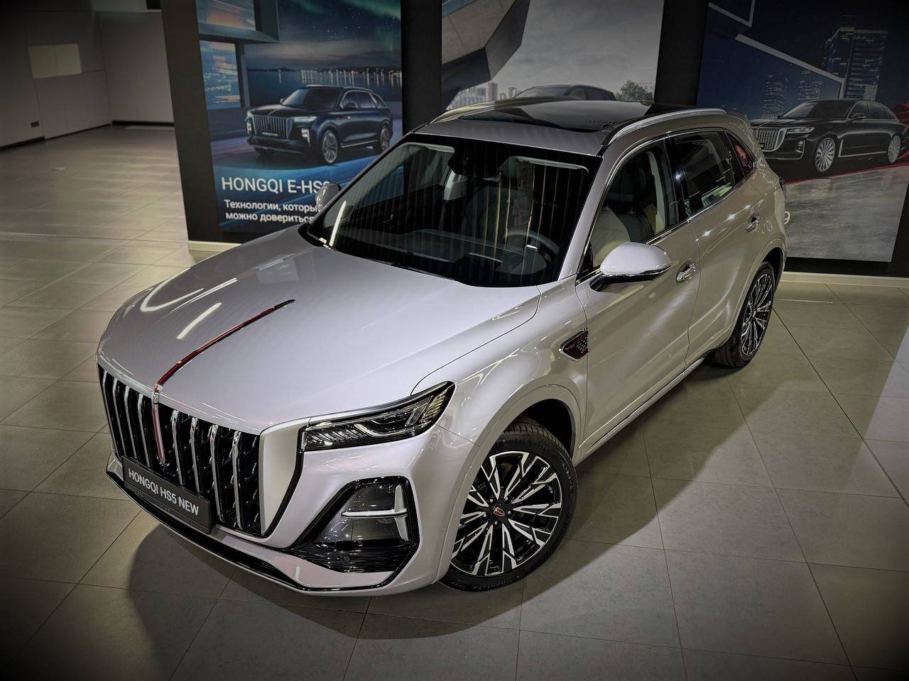 Hongqi HS5 Deluxe 2.0T AWD