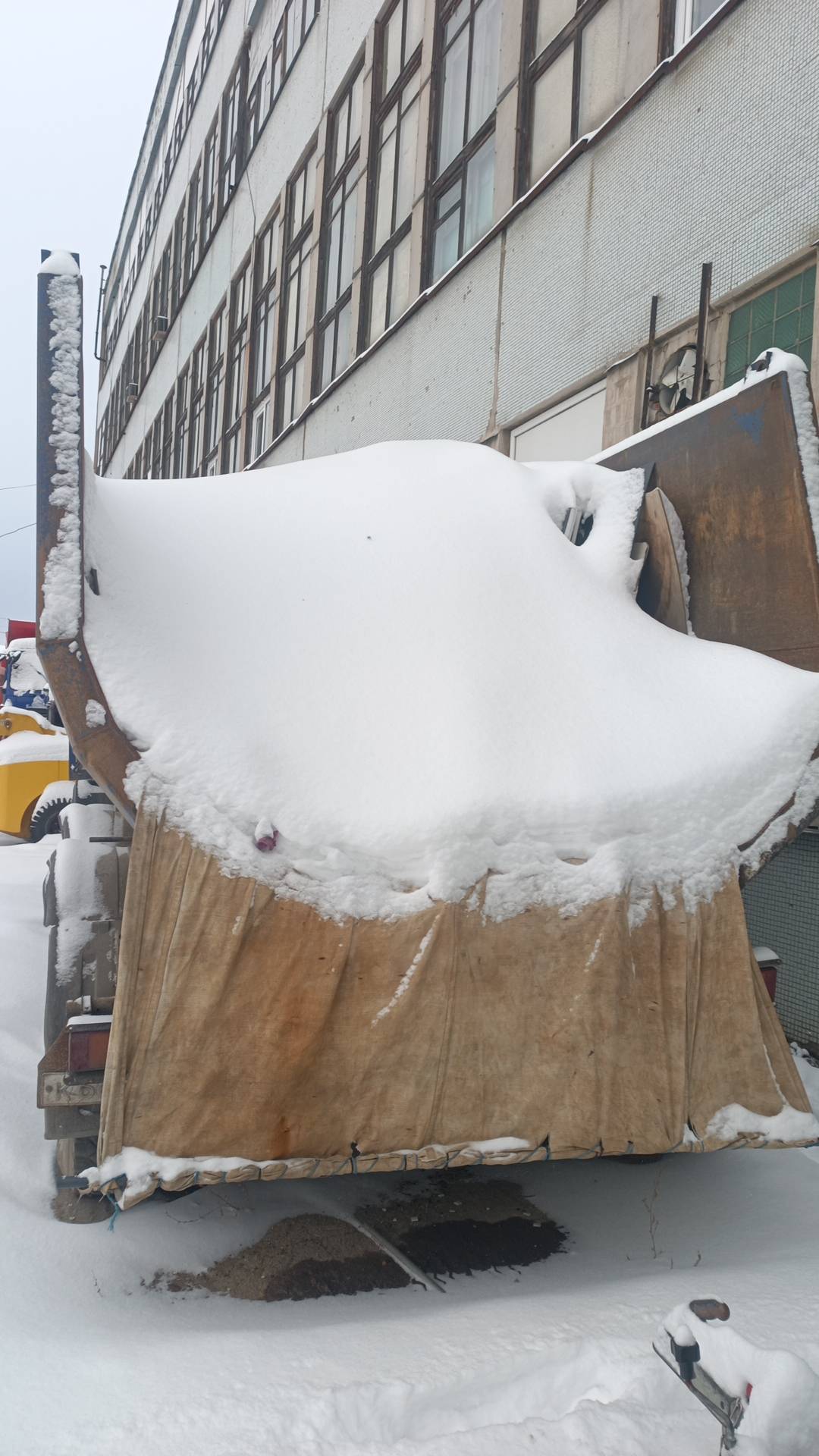 МАЗ 6516C9-520-000,  185 000 км, 2021 года в лизинг