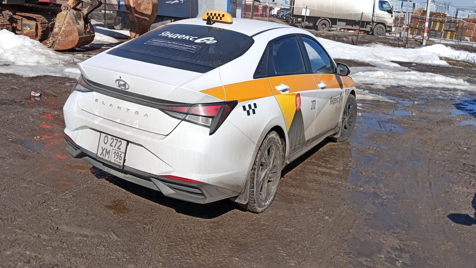 Hyundai Elantra,  122 365 км, 2023 года в лизинг