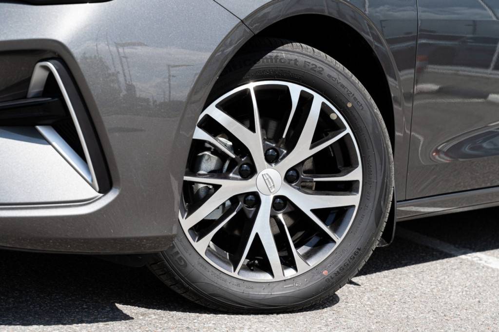 Geely Emgrand Luxury 1.5 AT