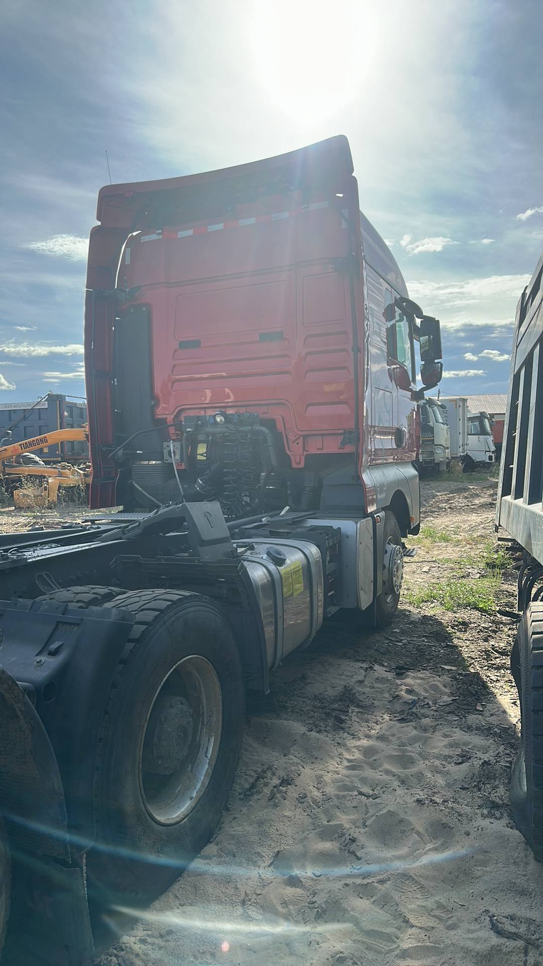 Sitrak С7Н 6×4 ZZ4256V364HE,  1 км, 2024 года в лизинг