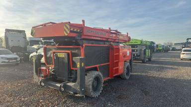 Dingli JCPT1823RTB Самоходный ножничный подъемник