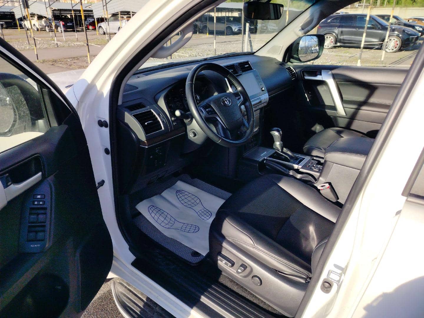 Toyota Land Cruiser Prado,  119 210 км, 2023 года в лизинг