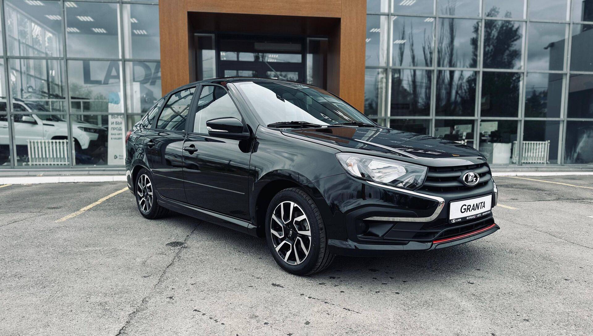 Lada Granta Sportline седан Comfort 24 1.6 106hp 5MT
