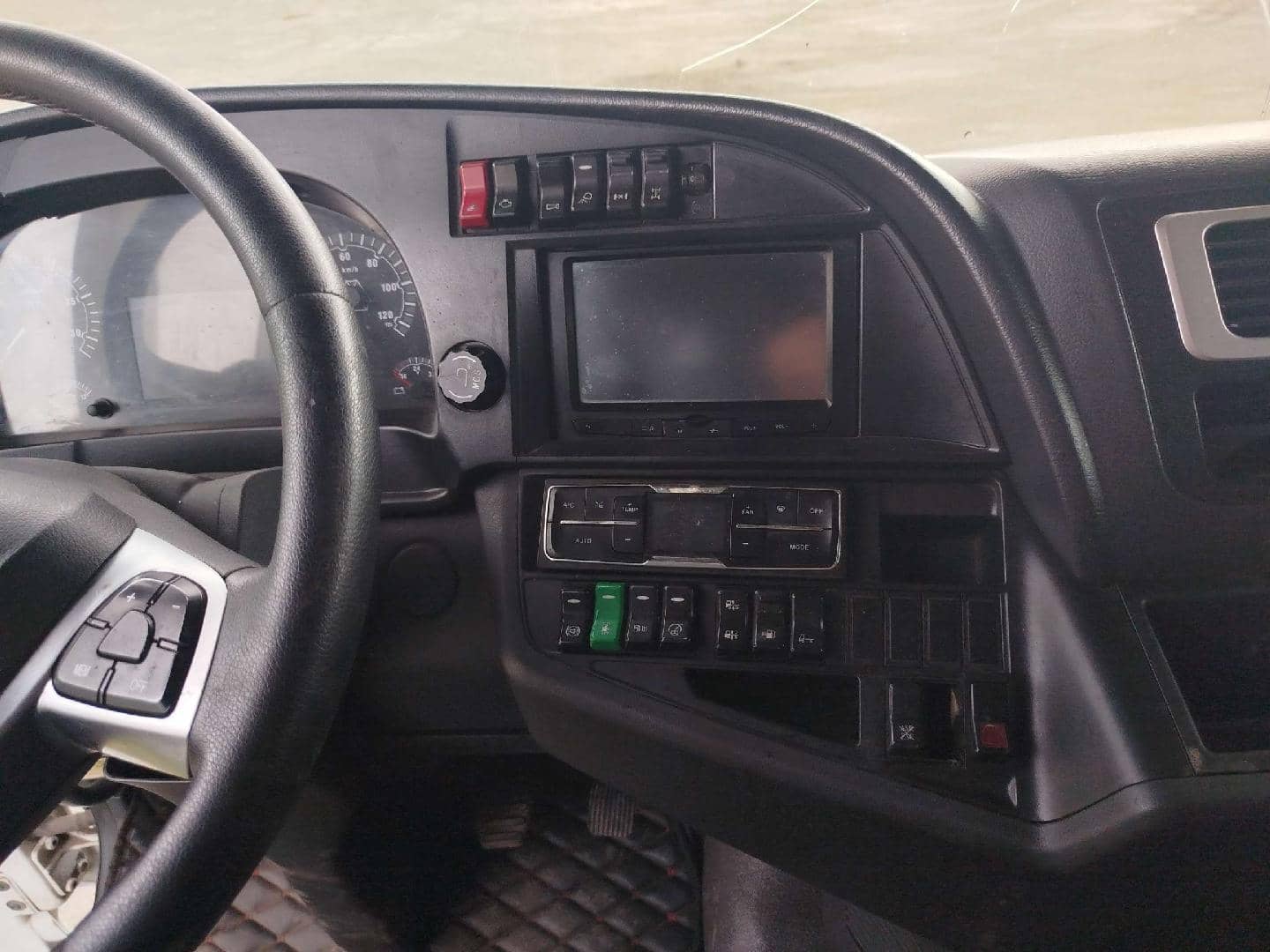 Sitrak С7Н 6×4 ZZ4256V364HE,  591 326 км, 2023 года в лизинг