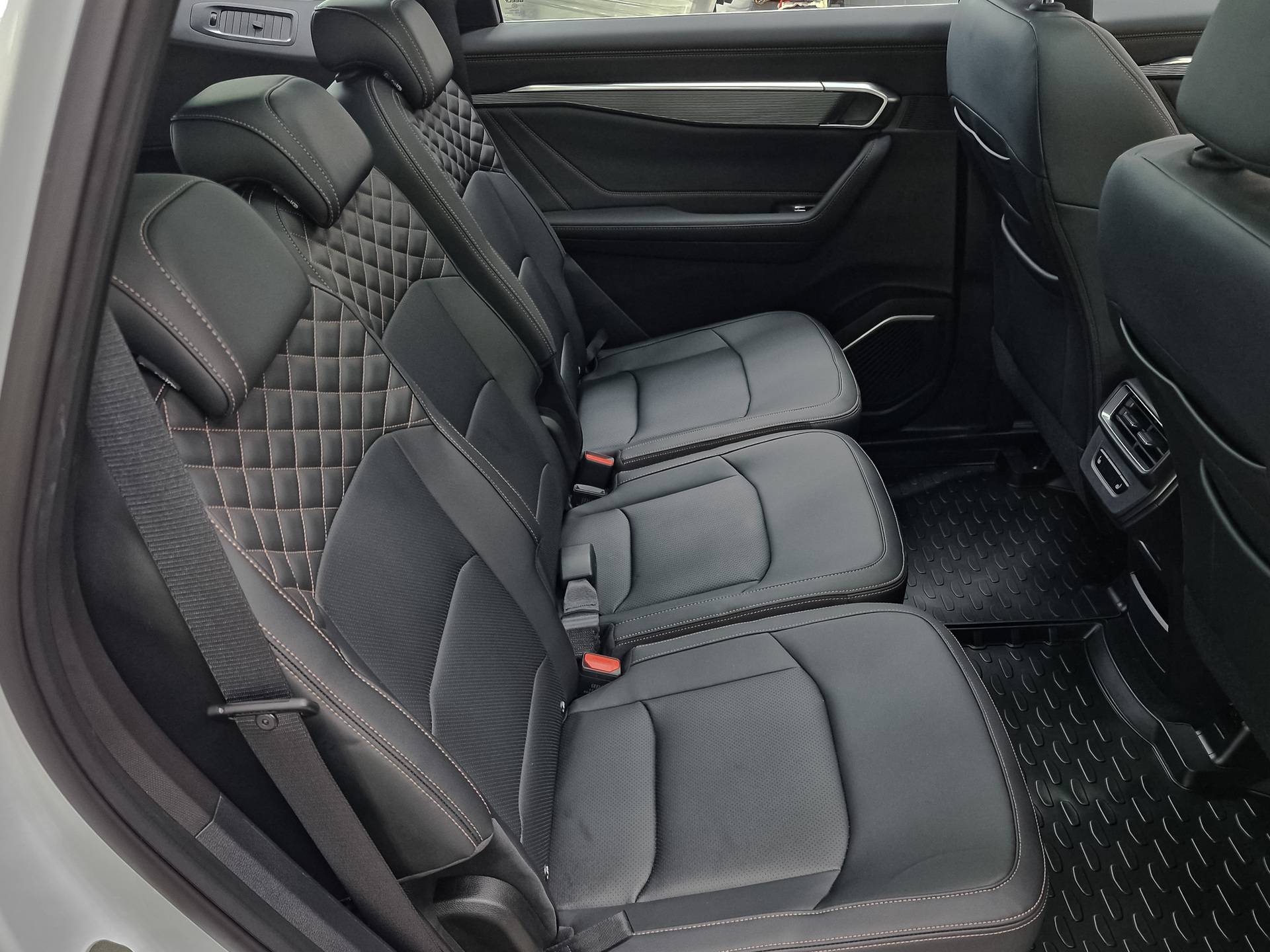 Geely Okavango Flagship 2.0T 7DCT 2WD