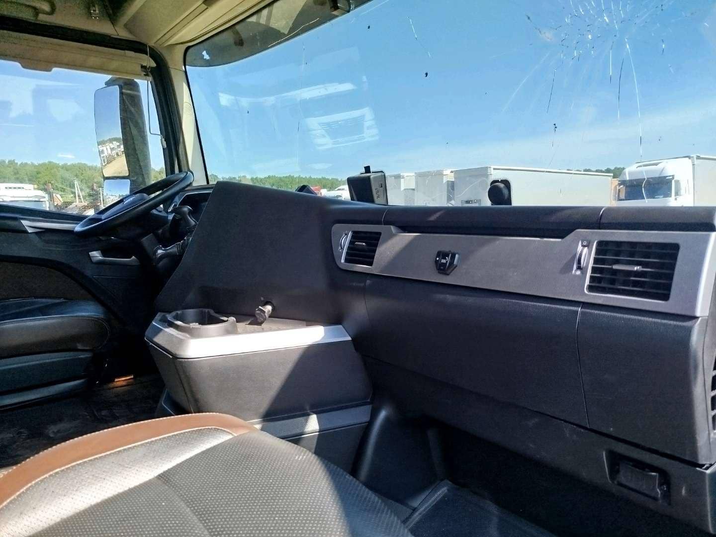 FAW CA4180P77K25E5 4x2,  399 560 км, 2023 года в лизинг