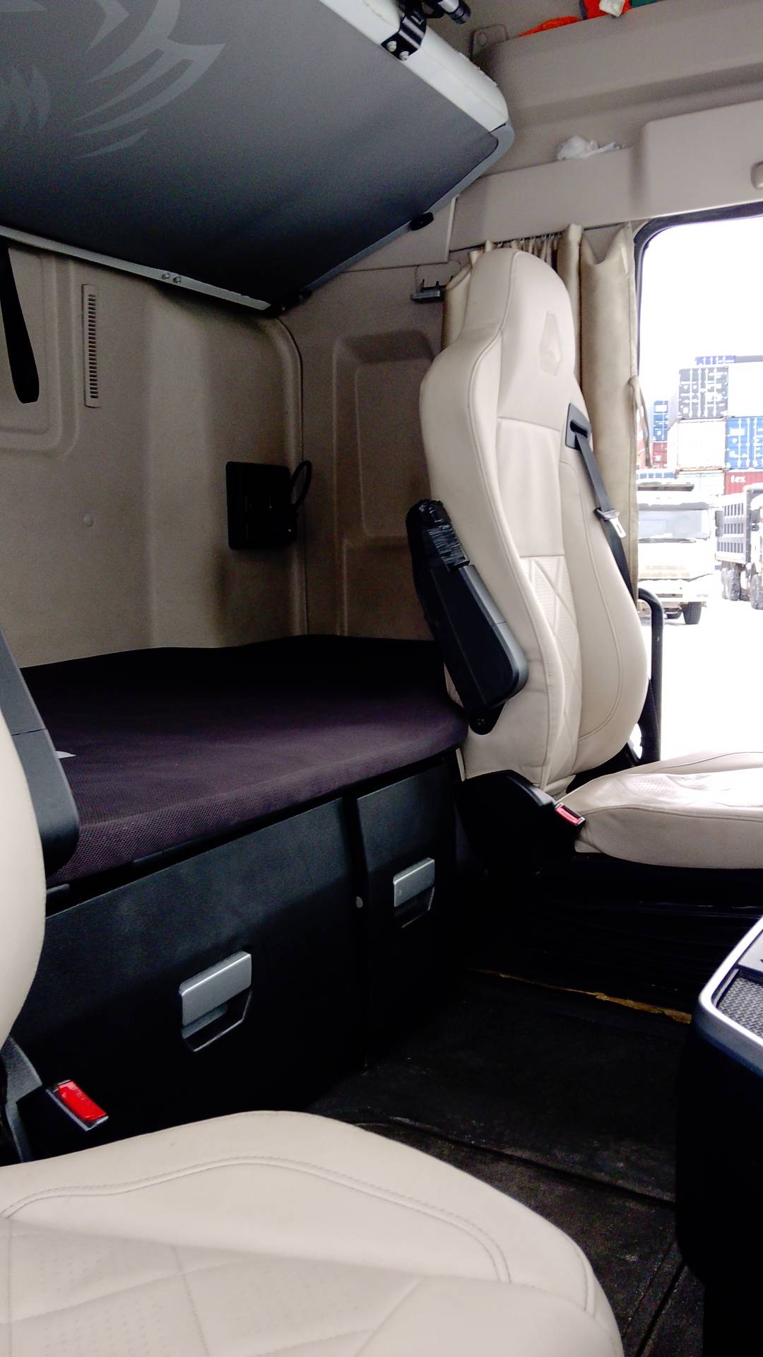 Sitrak C7H MAX ZZ4186V391HE,  288 218 км, 2023 года в лизинг