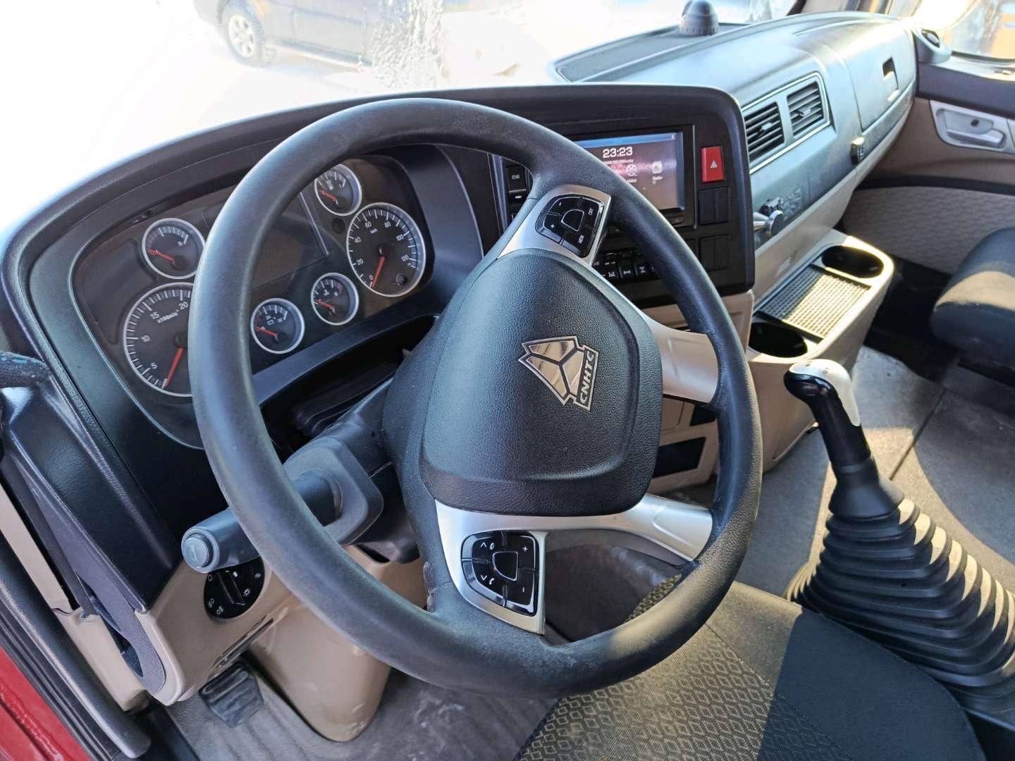 HOWO ZZ3317V386GE1 8х4,  499 334 км, 2023 года в лизинг
