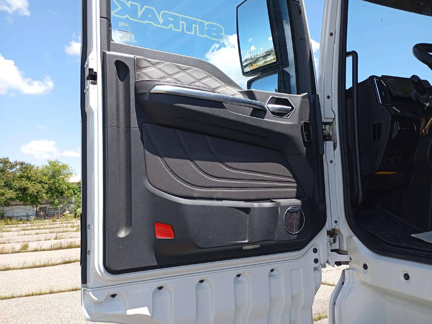 Sitrak C7H MAX ZZ4186V391HE,  328 128 км, 2023 года в лизинг