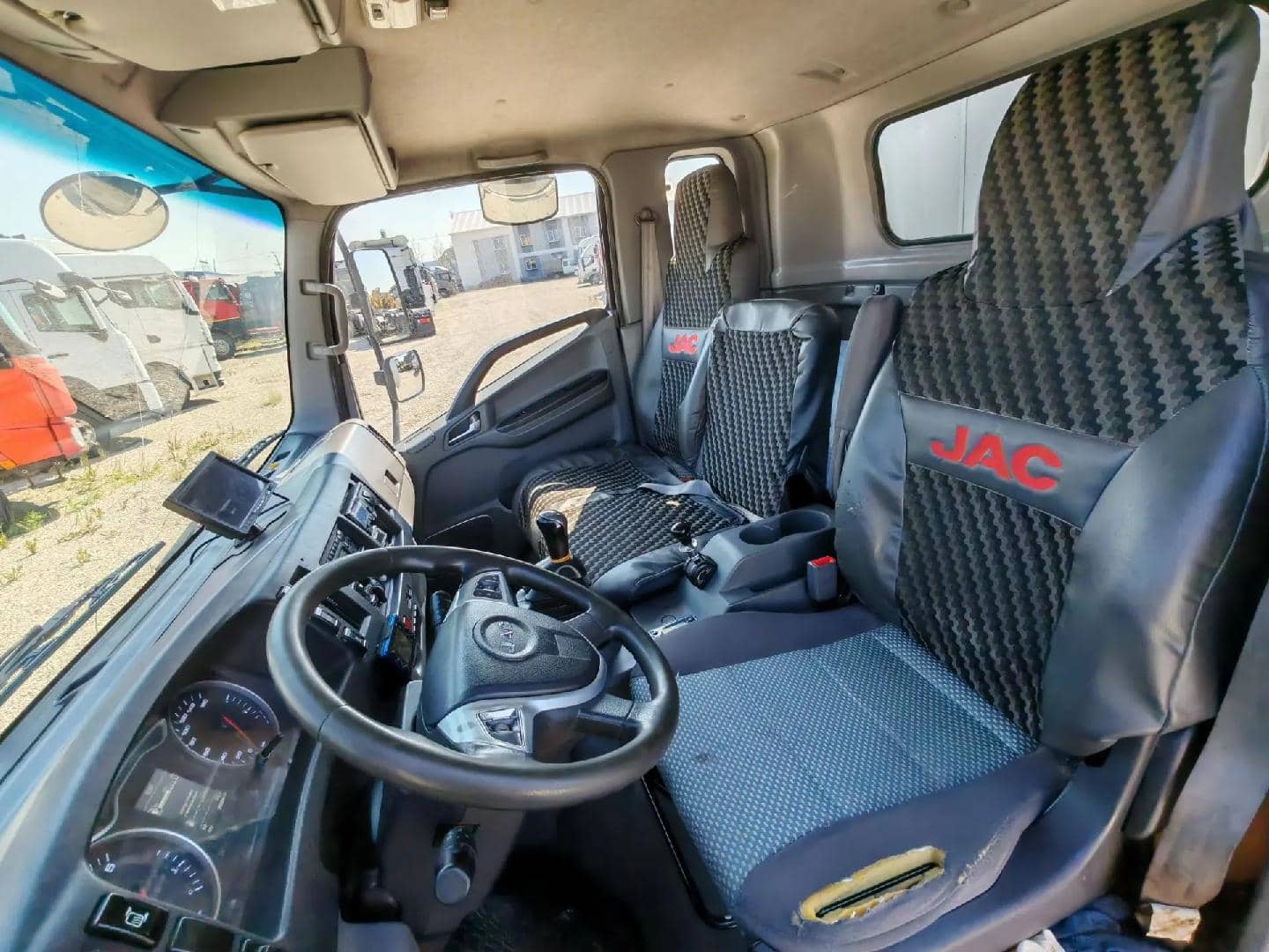 JAC N 120,  263 664 км, 2023 года в лизинг