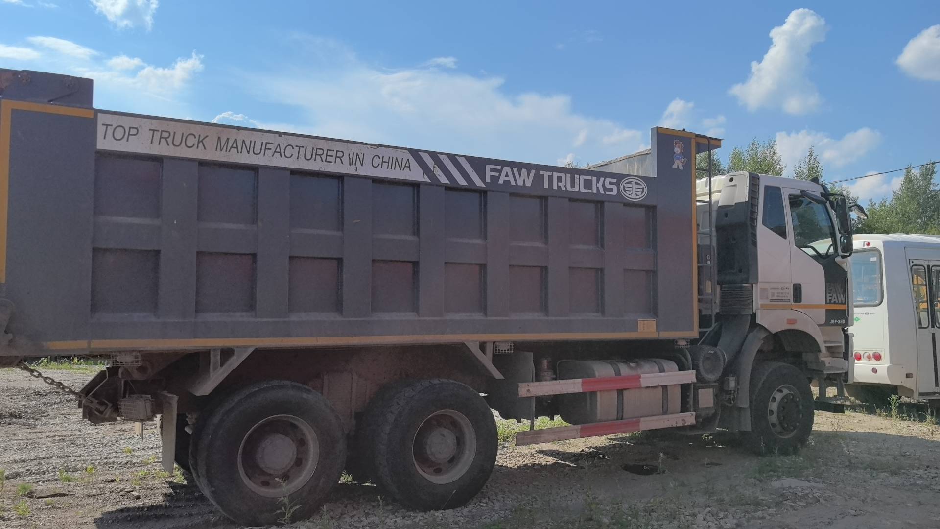FAW CA3250P66K24T1E5 6х4,  115 489 км, 2023 года в лизинг